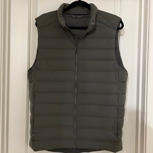 Men’s Lulu Lemon Navigation Stretch Down Vest, Better than New
